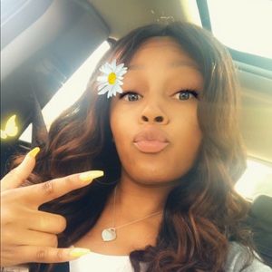 Meet your Posher, Desiree